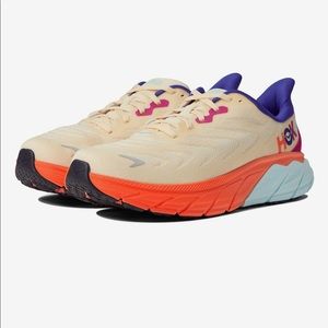 Hoka Arahi 6 Running Shoe